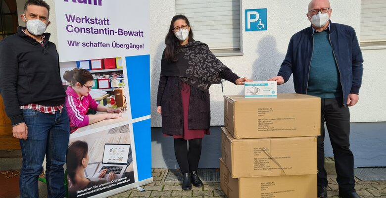 Die Wemag spendet Schutzmasken an die Werkstatt Constantin-Bewatt